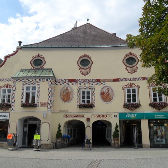 Wohn- und Geschäftshaus