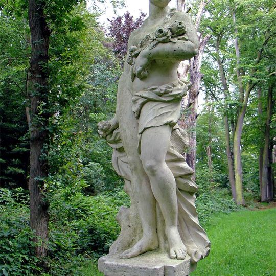 Fraeylemaborg, beeld van Flora