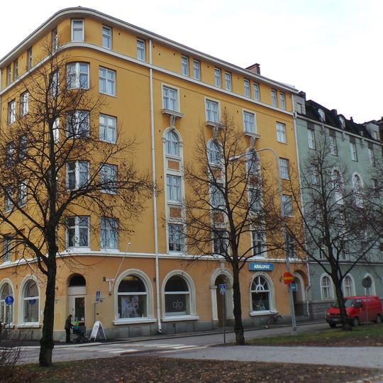 Länsipuisto Building