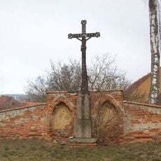 Kříž v Blížejově u kostela