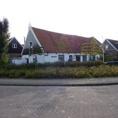 Pandje met roeden in de vensters en houten achterschot