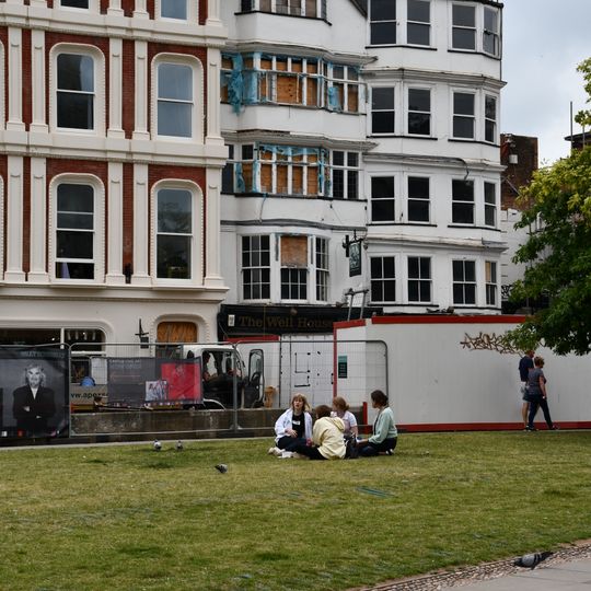 16 And 17, Cathedral Yard