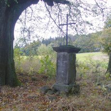 Kříž u polní cesty západně od Kamenického Šenova