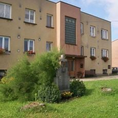 Kříž v Puclicích u bytových domů