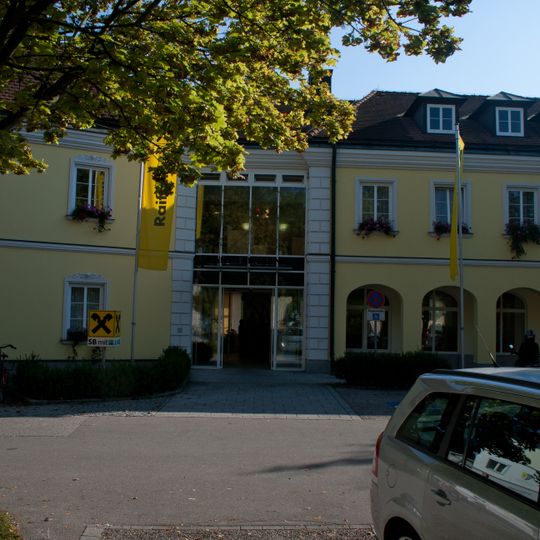 Wohn- und Geschäftshaus