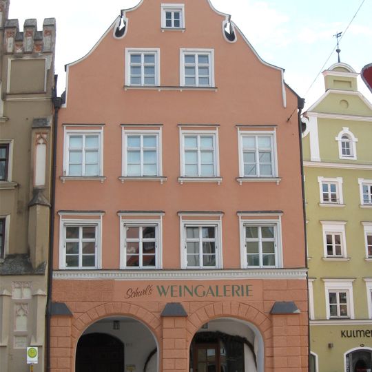 Wohn- und Geschäftshaus