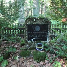 Pomník Václava Miloty jižně od Cheznovic