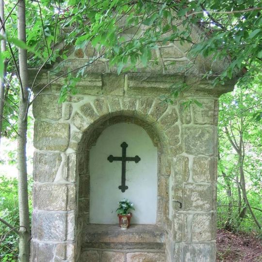 Kaplička v remízu u trati severozápadně od Častolovic