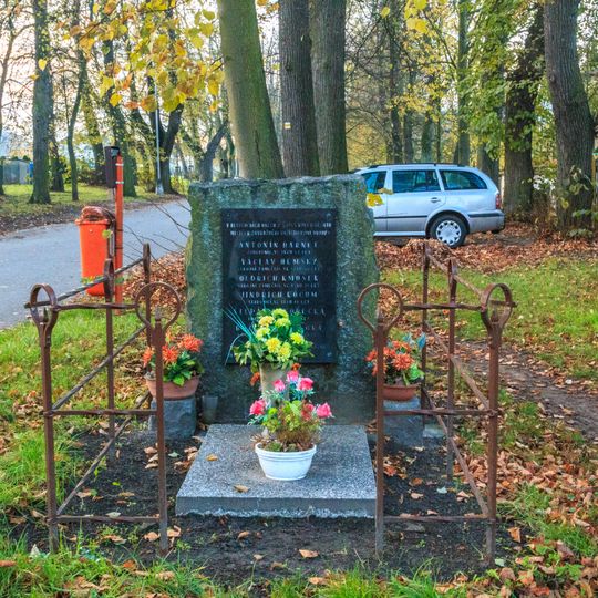 Pomník padlým v Chocni na křižovatce ulic Pernerova a V Lípách