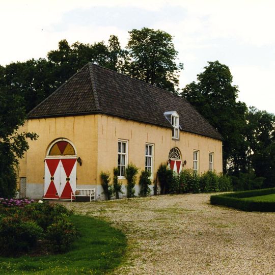 Heukelum: twee bouwhuizen