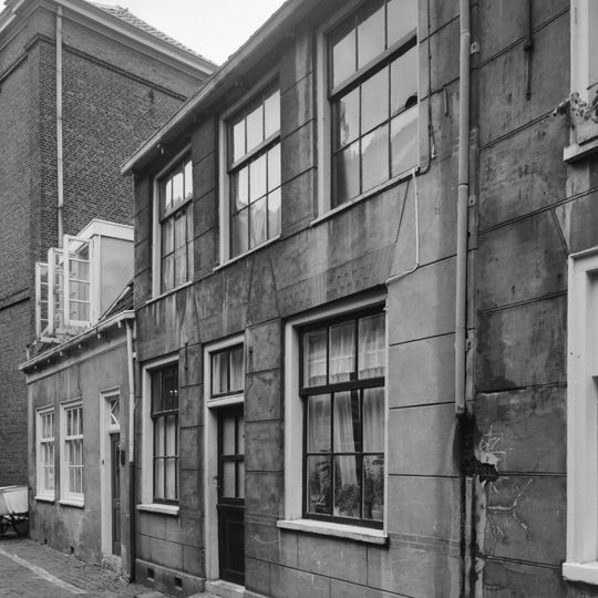 Gepleisterd klein woonhuis