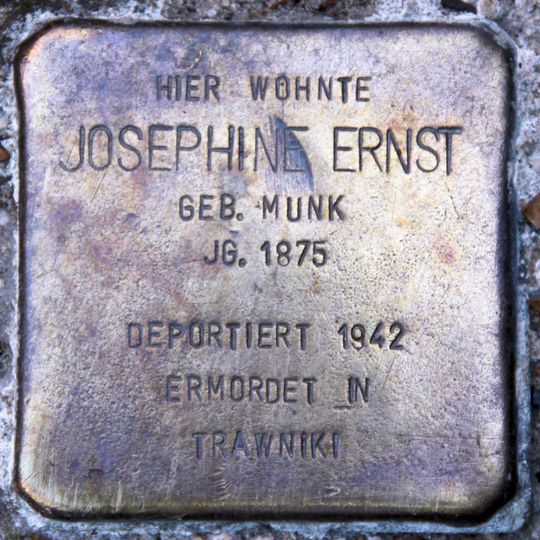 Stolperstein en memoria de Josephine Ernst