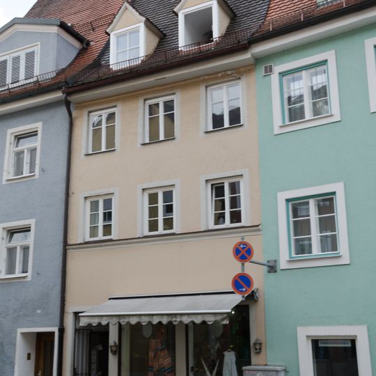 Ehemaliger Stadel, jetzt Wohn- und Geschäftshaus