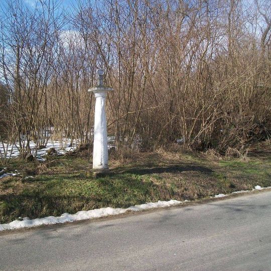 Kříž západně od Lelova u silnice do Stodu
