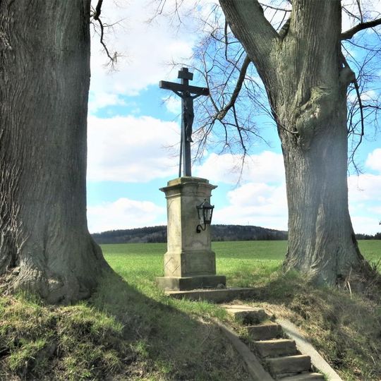 Kříž u silnice západně od Lipové