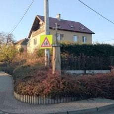 Kříž u křižovatky ve Skočicích