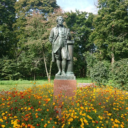 Памятник А.Т. Болотову