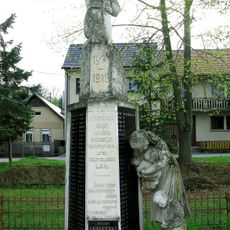 Pomník padlým v I. a II. sv. v. , socha