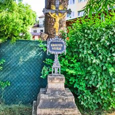 Kříž na rohu ulic Dražická a Pickova v Benátkách nad Jizerou