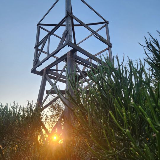 המגדל-העמדה-המקלט