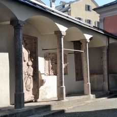 Ehem. Friedhof, Arkaden und Aufgang