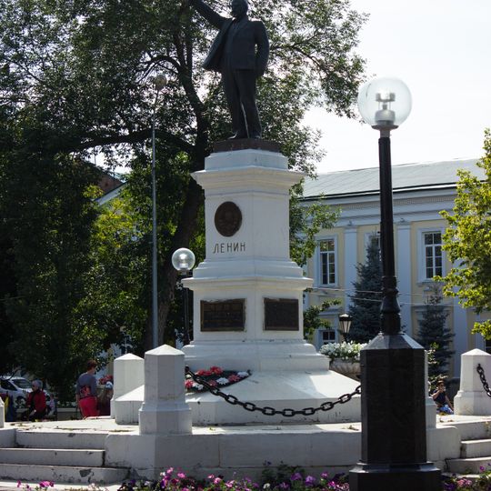 Памятник Ленину