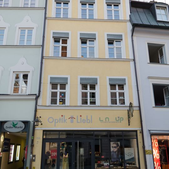 Wohn- und Geschäftshaus