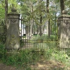 Heeswijk: toegangshek aan de zuidelijke oprijlaan tussen het kasteel en de Zuid-Willemsvaart