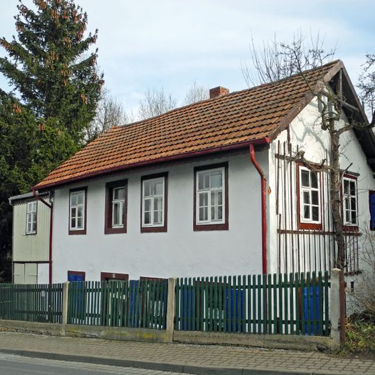 Wohnhaus in offener Bebauung Dresdner Straße 10