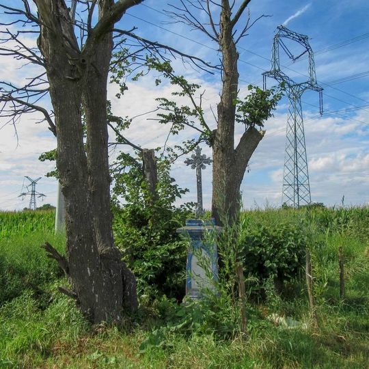 Kříž v Lanžhotě u polní cesty severně od obce