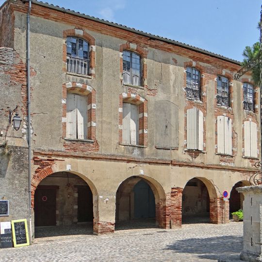 Immeuble, place de la Halle, cad. 610