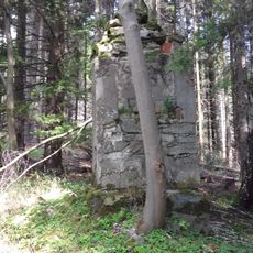 Kaplička severně od Stříbrnic v lese (3)