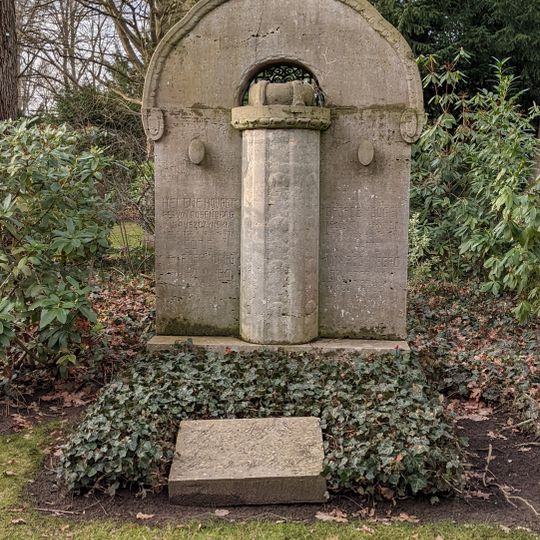 Grabmal für Familie Houget