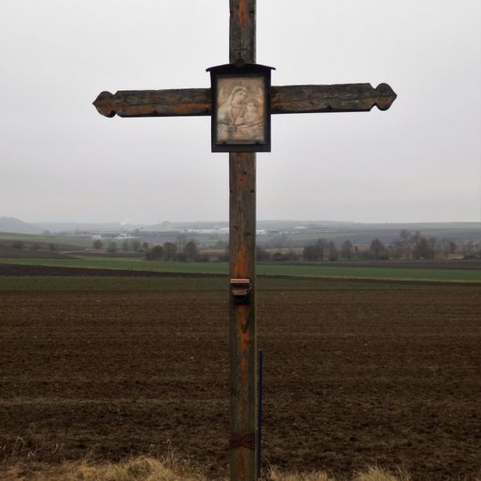 Holzkreuz an der Straße Kotzendorf-Maiersch