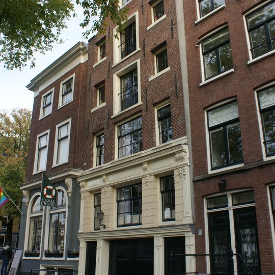Pakhuis met puntgevel