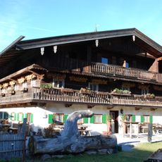 Stattliches Bauernhaus, sog. Beim Unteröstner, heute Hasenöhrl-Hof
