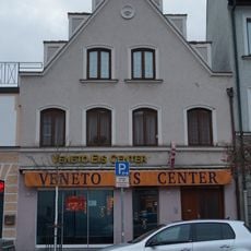 Wohn- und Geschäftshaus