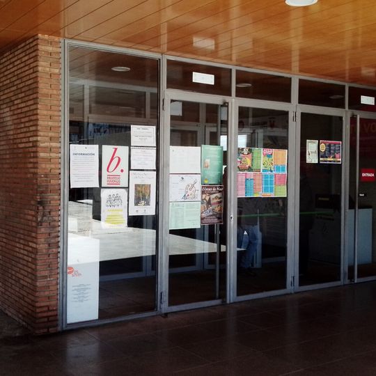 Biblioteca Pública Municipal - Santiago de Los Mozos