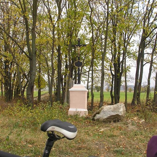 Kříž u cesty na Dehtáře