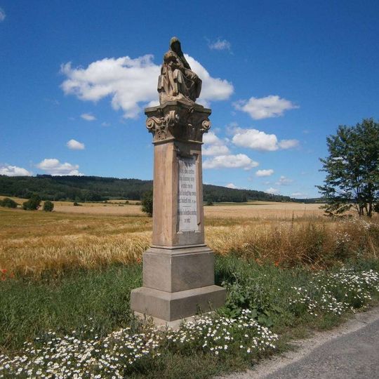 Sousoší Pieta severně od Choliny