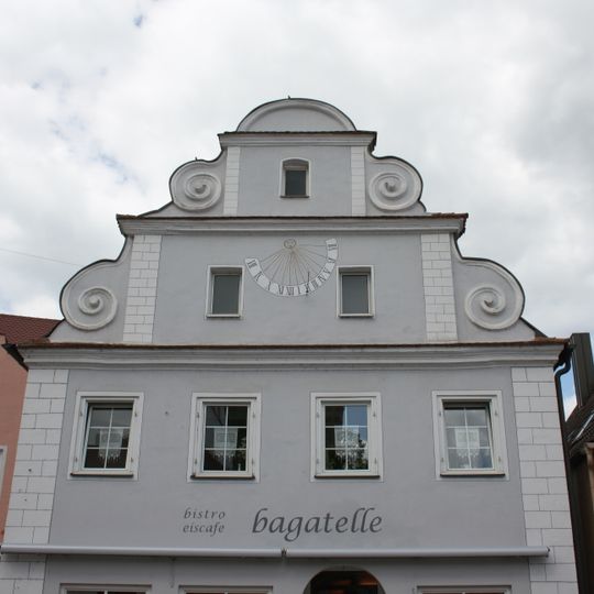 Wohn- und Geschäftshaus