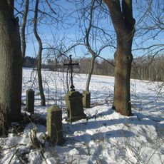 Kříž jižně od Kosova západně od rozcestí