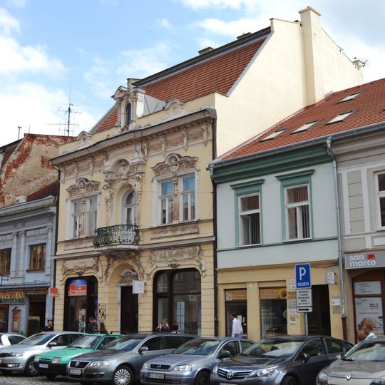 Nájomný dom, U troch ruží