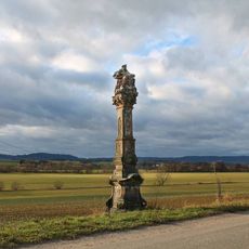 Sloup Nejsvětější Trojice u Žichlínku vedle silnice