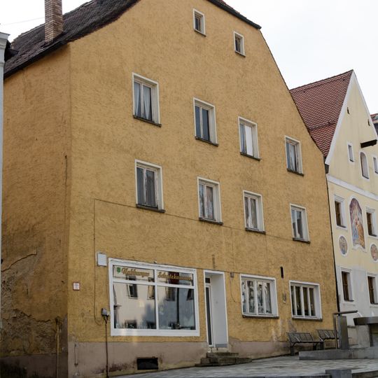 Wohn- und Geschäftshaus