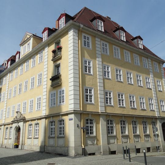 Wohnhaus in geschlossener Bebauung, Eckhaus Fleischerstraße 1