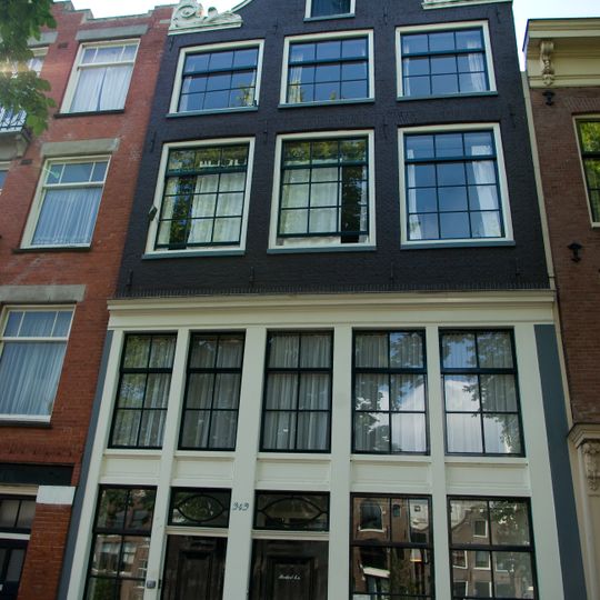 In de oude vorm hersteld huis