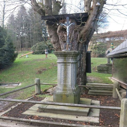 Kříž u penzionu Starý mlýn v Rožanech