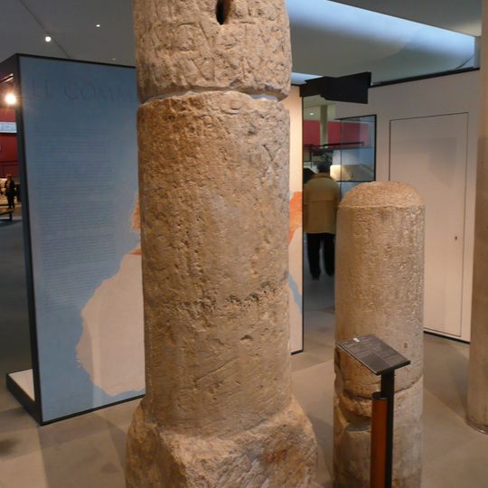 Borne milliaire du Paradou