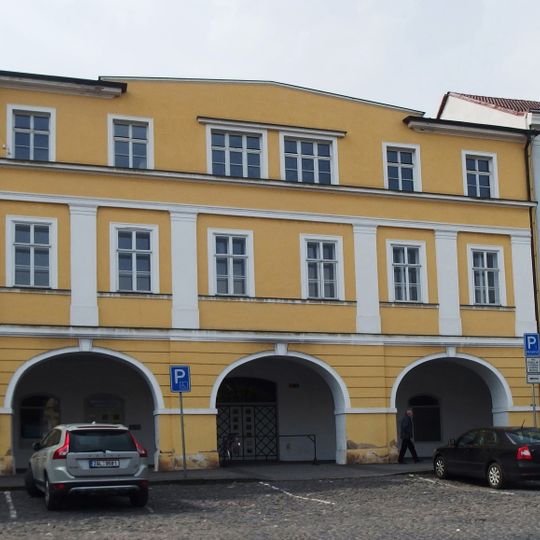 Mírové náměstí 9